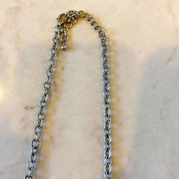 Boot barn brand faux white veined stone layered silver color chain brand new - Picture 3 of 3